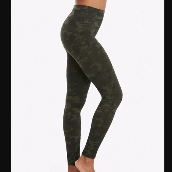 SPANX Look At Me Now Seamless Leggings in Green Camo sz 1X - Picture 2 of 6